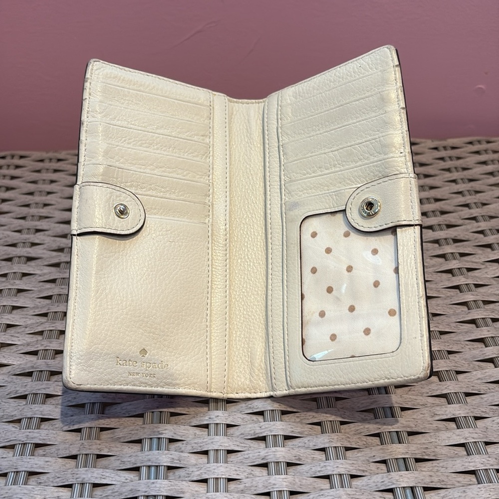 Kate Spade 12 Card Fuchsia Leather Wallet with ID Slot - Picture 2 of 4
